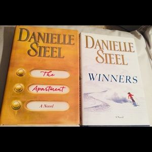 Danielle Steel 📖 Hardcover Books (2)